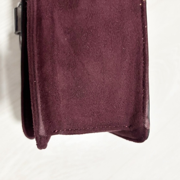 Elegant Croc-Embossed Suede Crossbody Burgundy Flap Ring Hardware 2 Straps - Picture 8 of 16